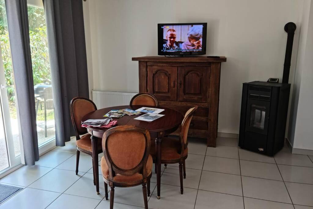 Maison Centre De Bellegarde Avec Jardin Et Terrasse Equipee D'Un Salon De Jardin Et D'Un Barbecue Cuisine Equipee 3 Chambres Avec 2 Lits Double 140X190 Et 2 Lits Simple Chauffage Poele A Granules Parking Gratuit Devant La Maison Bellegarde-du-Loiret Экстерьер фото