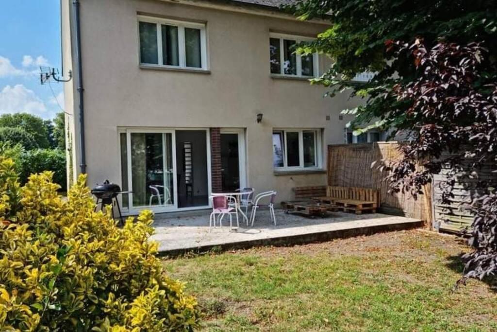 Maison Centre De Bellegarde Avec Jardin Et Terrasse Equipee D'Un Salon De Jardin Et D'Un Barbecue Cuisine Equipee 3 Chambres Avec 2 Lits Double 140X190 Et 2 Lits Simple Chauffage Poele A Granules Parking Gratuit Devant La Maison Bellegarde-du-Loiret Экстерьер фото